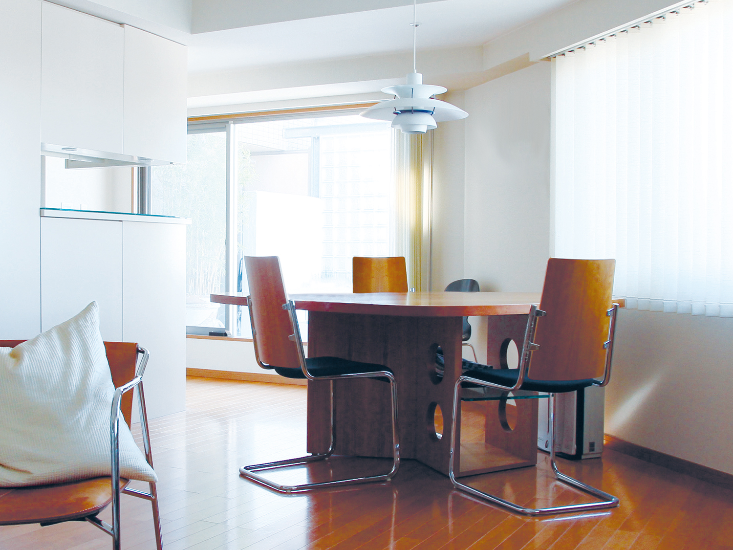 B17 DINING CHAIR