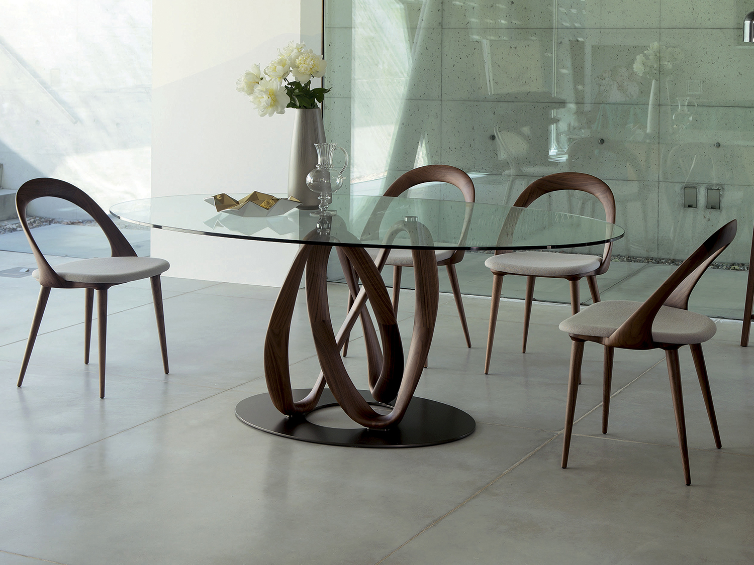 INFINITY DINING TABLE