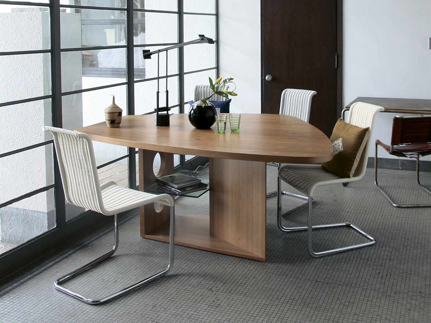 M21 DINING TABLE