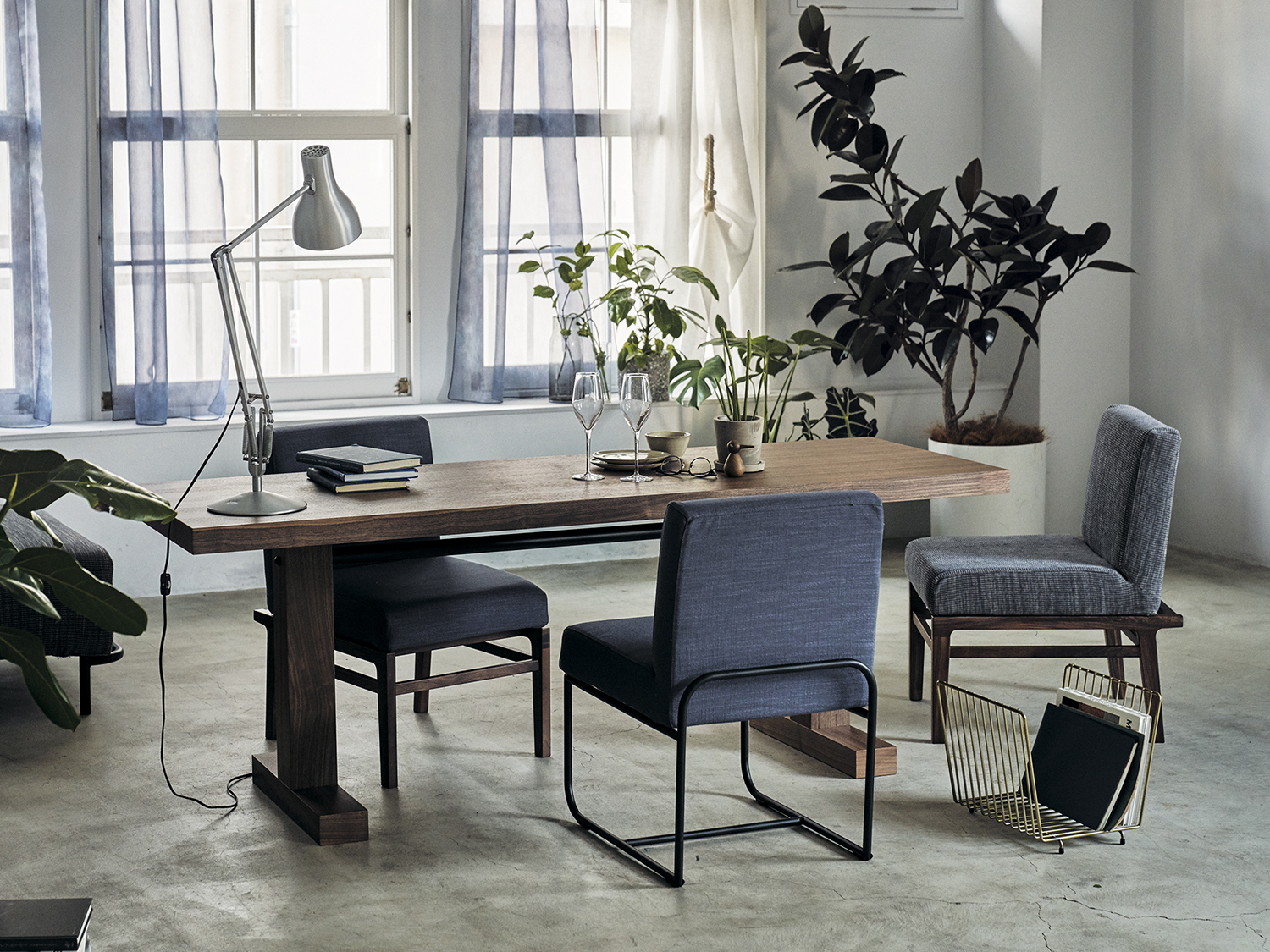 OWN-F DINING CHAIR(WOOD LEG)