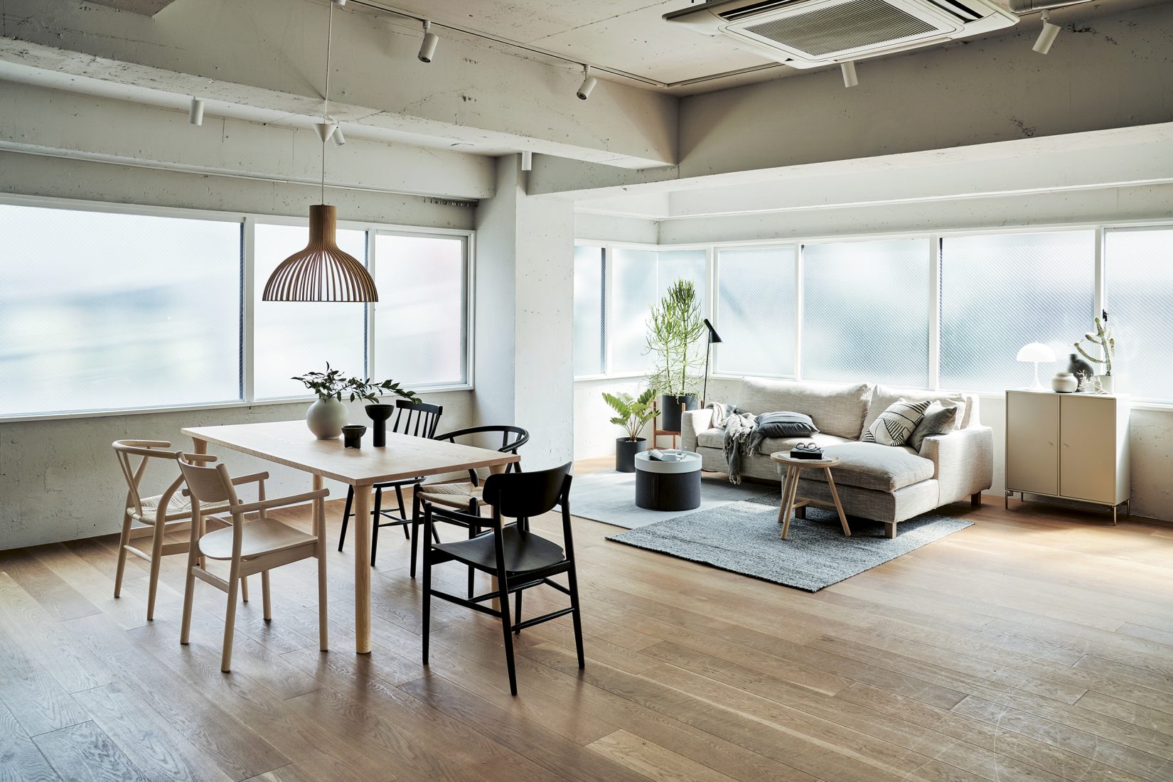 SOUP DINING TABLE(LEG : R TYPE)（スープ ダイニングテーブル（レッグ 