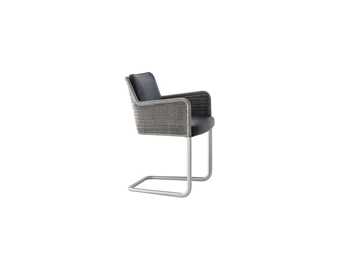 D43 ARM CHAIR